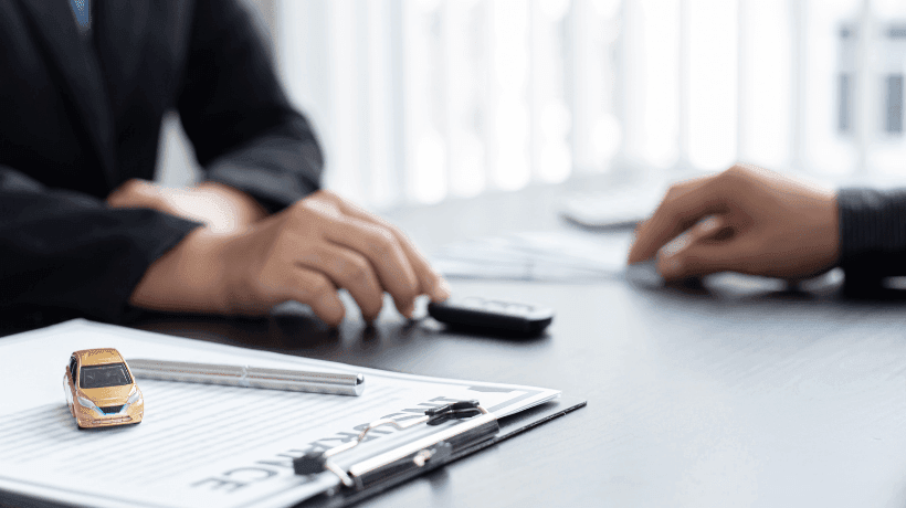 Automatice estratégicamente los procesos de pólizas y reclamos.